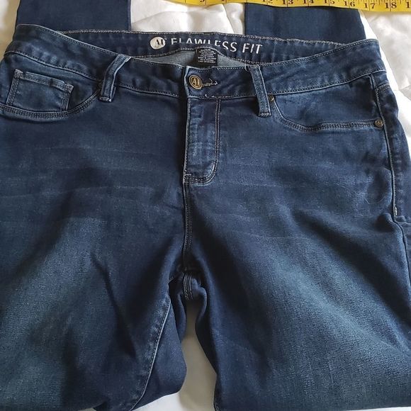 A I Jeans Size 16 Skinny. EUC - Picture 9 of 9